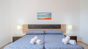 1 slaapkamer, een strijkplank/strijkijzer, gratis wifi, beddengoed