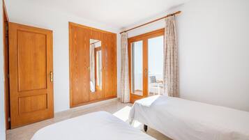 2 slaapkamers, een strijkplank/strijkijzer, gratis wifi, beddengoed