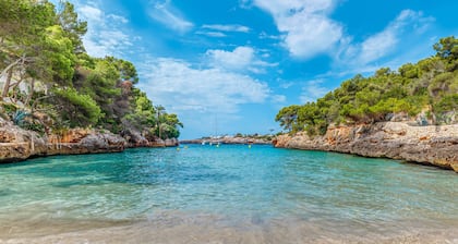 Apartment with Air Conditioning, Pool, Wi-Fi, Balcony, and Near the Beach