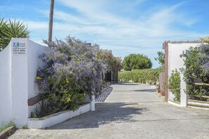 Property grounds - Finca Abril 1 - In idyllic location and with shared pool (Conil de la Frontera)