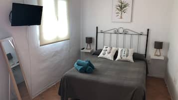1 habitación, tabla de planchar con plancha, wifi gratis y ropa de cama