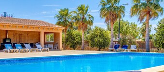 Beautiful Villa with Pool, Rooftop Terrace, Patio, Garden, Wi-Fi & Air Conditioning
