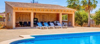 Beautiful Villa with Pool, Rooftop Terrace, Patio, Garden, Wi-Fi & Air Conditioning