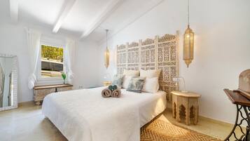 3 dormitoris, habitacions insonoritzades i planxa i posts de planxar