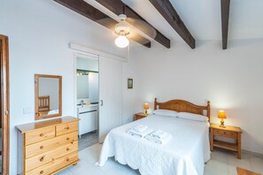 2 chambres, fer et planche Ă repasser, Wi-Fi gratuit, draps fournis