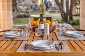 Outdoor dining - Villa with Charme and Large Pool - Villa Gran Voramar (Cala San Vicente)