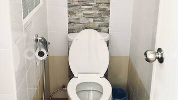 Doccia, set di cortesia gratuito, asciugamani, sapone