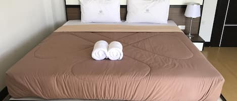 Deluxe Double Room, Non Smoking | Desk, free WiFi
