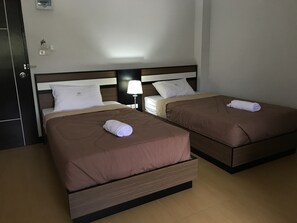 Deluxe Twin Room, Non Smoking | Desk, free WiFi - Smile Place (Chom Thong)