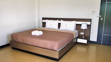 Deluxe Double Room, Non Smoking | Desk, free WiFi