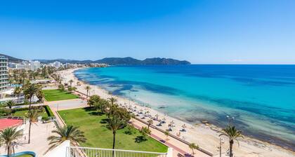 Strandnahe Ferienwohnung Dofí mit Terrasse und Meerblick