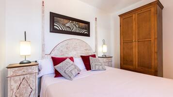 3 bedrooms, iron/ironing board, free WiFi, bed sheets