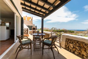 Outdoor dining - Vacation Home "Pura Vida" with Sea View, Private Heated Pool and Wi-Fi (Binibequer Vell, Sant Lluis)