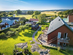 A rural village with houses, a winding path, and a large barn. - Halmstad Gårdshotell (Halmstad)