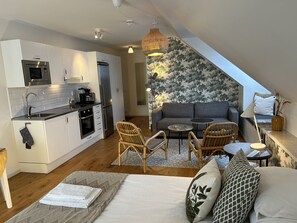 Estudi superior | Cuina privada | Frigorífic i microones 