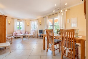 Televisión, reproductor de DVD y estéreo 