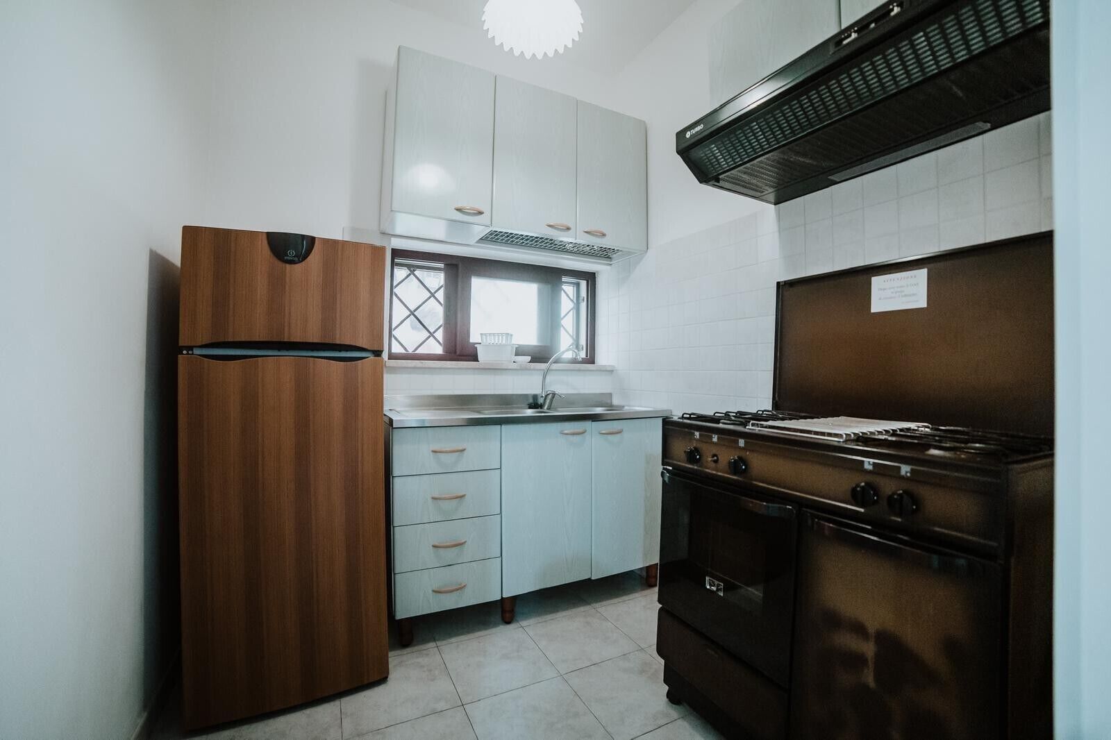 Kühlschrank, Ofen, Herdplatte, Wasserkocher