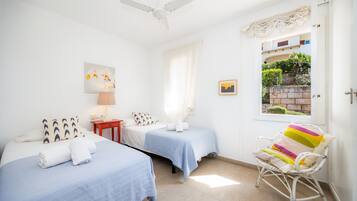 3 bedrooms, iron/ironing board, free WiFi, bed sheets