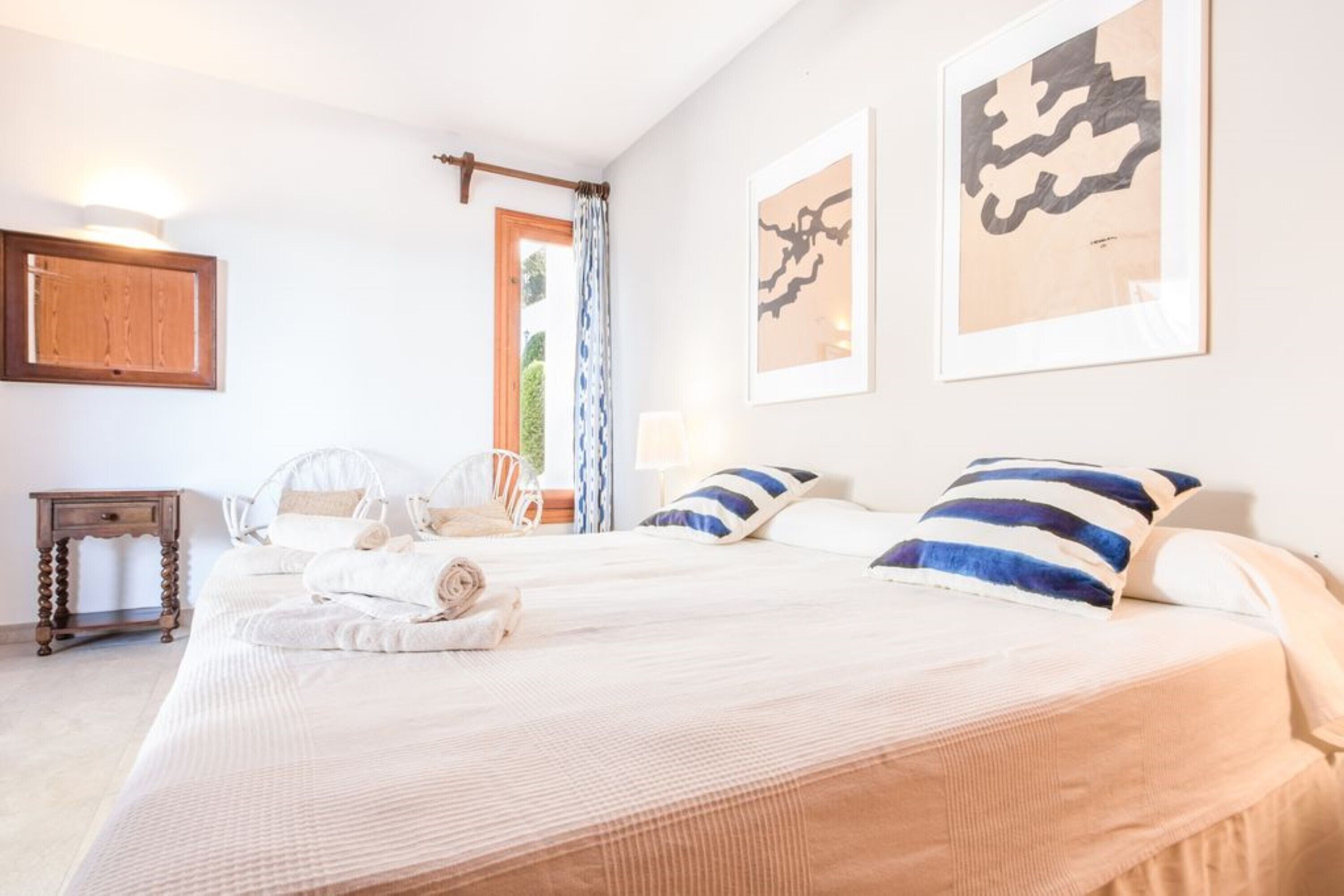 2 slaapkamers, een strijkplank/strijkijzer, gratis wifi, beddengoed