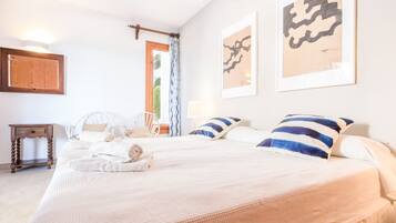 2 slaapkamers, een strijkplank/strijkijzer, gratis wifi, beddengoed