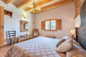 2 bedrooms, iron/ironing board, free WiFi, bed sheets - Charming Holiday Home Can Bonjesus with Mountain View, Wi-Fi, Garden & Terrace; Parking Available, Pets Allowed (Felanitx)