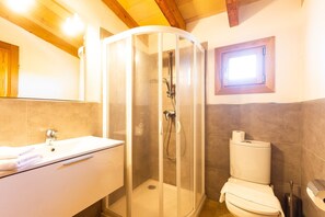 Douche, serviettes fournies