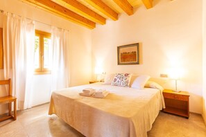 3 chambres, fer et planche à repasser, Wi-Fi gratuit, draps fournis