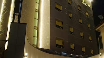 Façade de l’hébergement - soirée/nuit