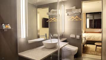 Suite | Bathroom
