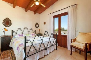 3 habitaciones, tabla de planchar con plancha y wifi gratis 