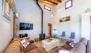 Een tafeltennistafel en een stereo