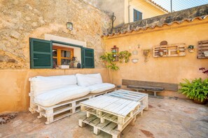 Terrace/patio - Cosy Finca with Wi-Fi, Garden and Terrace; Parking Available (Caimari)