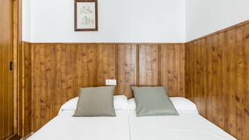 1 slaapkamer, een strijkplank/strijkijzer, gratis wifi, beddengoed