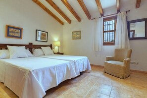 4 chambres, fer et planche à repasser, accès au Wi-Fi (inclus)