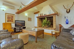 Televisie en een open haard