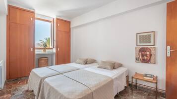3 dormitorios, tabla de planchar con plancha, wifi gratis y ropa de cama