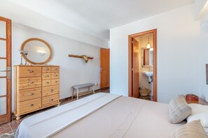 3 dormitorios, tabla de planchar con plancha, wifi gratis y ropa de cama