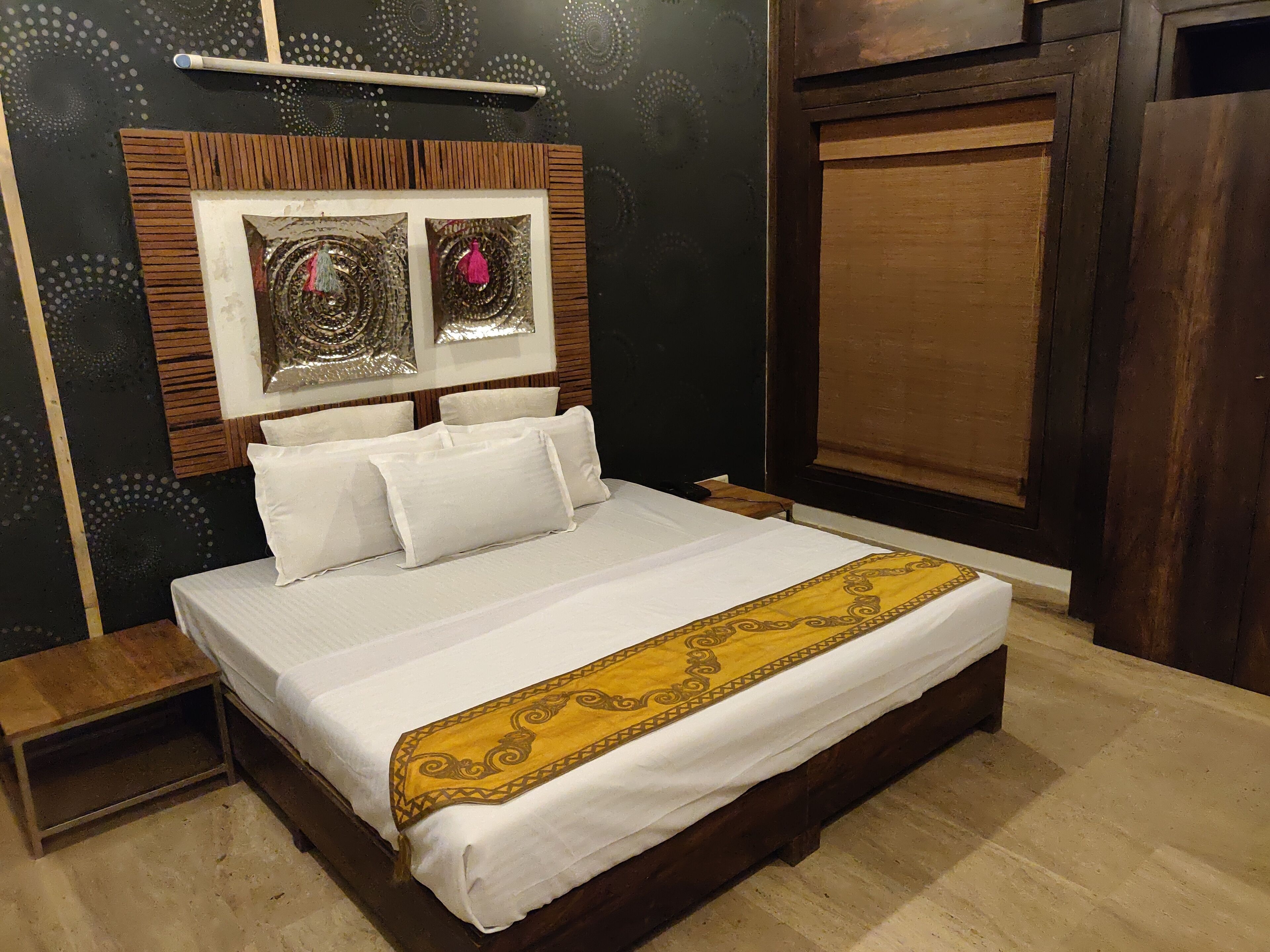 Desk, laptop workspace, free WiFi, bed sheets