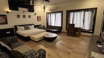 Presidential Room, Balcony | Desk, laptop workspace, free WiFi, bed sheets