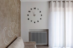 Interior - Bright and Modern – Damasco Three-Room Apartment (Lonato del Garda)