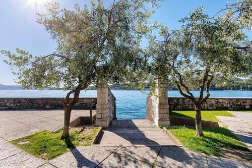 Bright and Modern – Damasco Three-Room Apartment