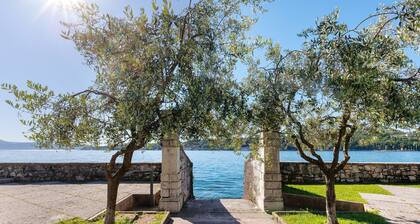 Bright and Modern â Damasco Three-Room Apartment