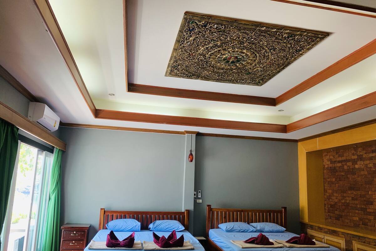 Deluxe Quadruple Room | Blackout drapes, free WiFi, bed sheets