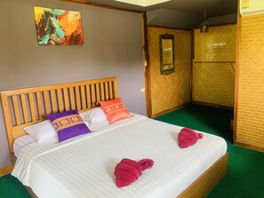Blackout drapes, free WiFi, bed sheets - Buasawanresort (Kanchanaburi)
