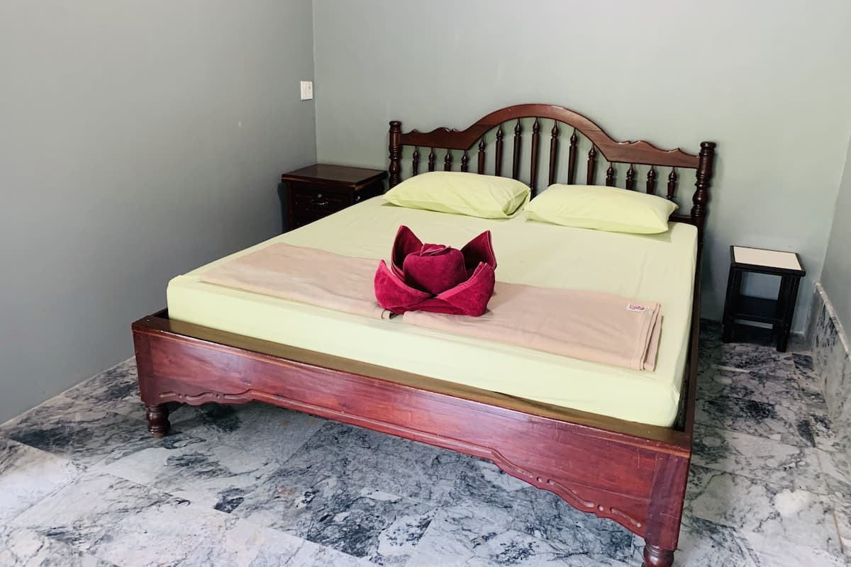 Chambre supérieure double | Rideaux d’obscurcissement, accès au Wi-Fi (inclus), literie fournie
