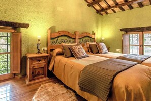 6 bedrooms, iron/ironing board, free WiFi, bed sheets