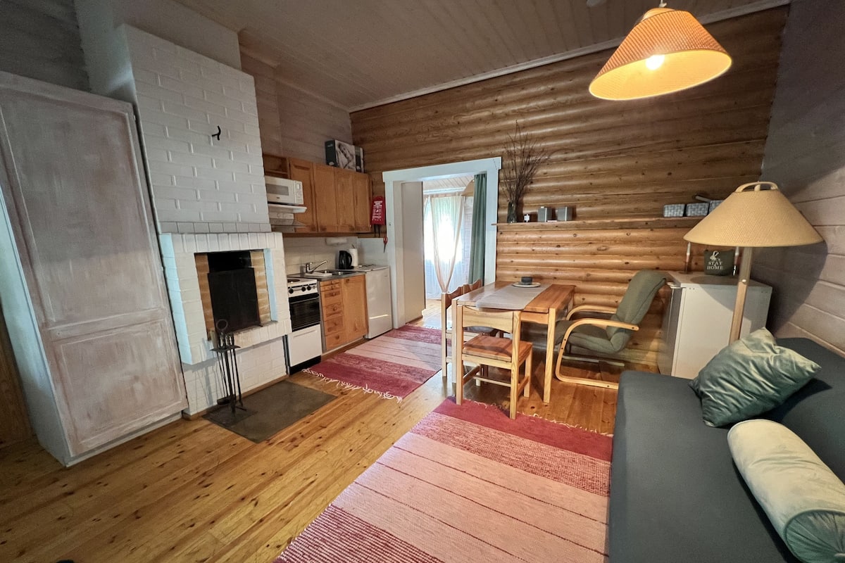 Cottage Superior | Area soggiorno | Tavolo da ping pong