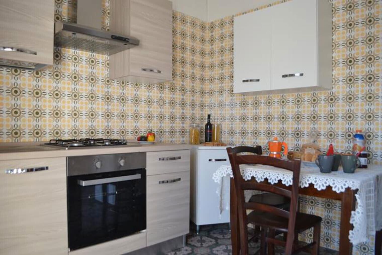 Fridge, oven, stovetop, coffee/tea maker