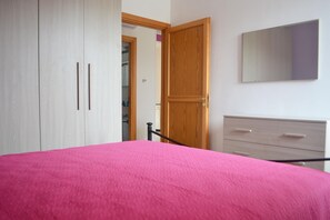 2 bedrooms, bed sheets