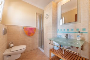 Shower, hair dryer, towels -  Fantastic Holiday Apartment with Pool, Wi-Fi, Terrace and Garden (Campos)